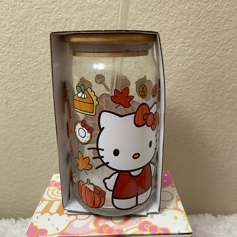 Hello Kitty Autumn / Fall Glass Tumbler with lid and glass straw NEW